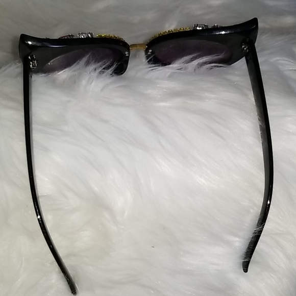 Dazzle Cat Eyes Sunglasses - Picture 7 of 10